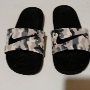 Nike Camo slides sz 4